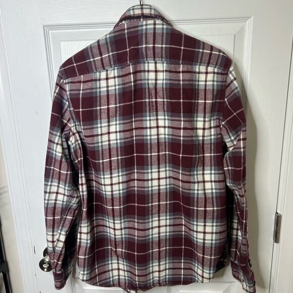 American Eagle Men's flannel Size Medium burgundy button down casual - Picture 2 of 5